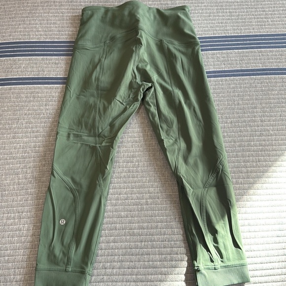 Lululemon train free high rise crop 23” - Picture 2 of 3